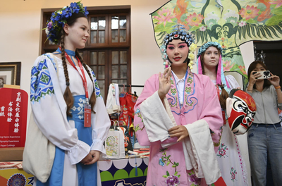 鏡觀·回響｜相知相親的上合青春色彩 筆下生輝的藝術聯動